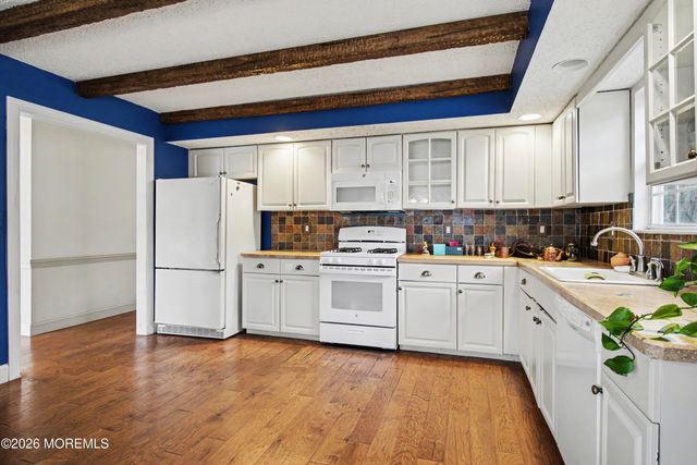 32 Sleepy Hollow Drive, Brick, NJ 08724