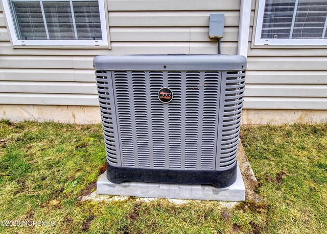 32 Sleepy Hollow Drive, Brick, NJ 08724