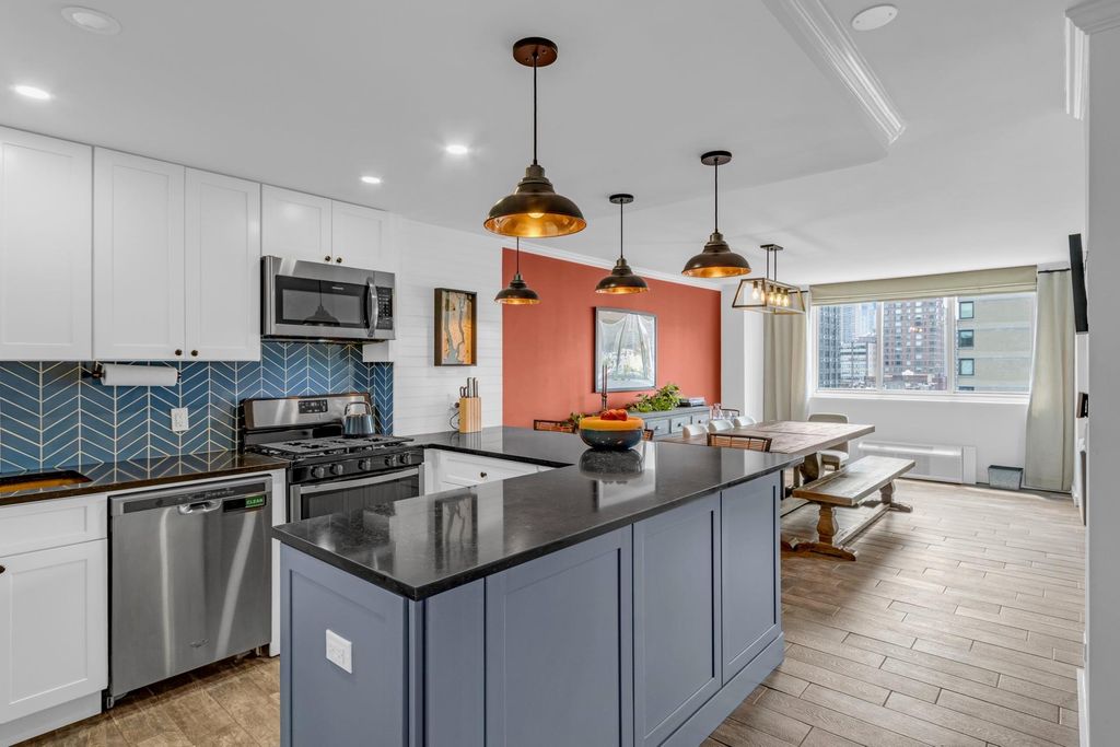 345 E 93rd Street 11DE, New York (manhattan), NY 10128