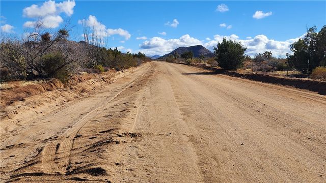166 S Cattle Crossing Road, Yucca, AZ 86438