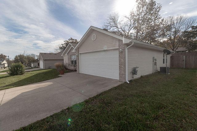 1610 TYPHOON DR, Columbia, MO 65202