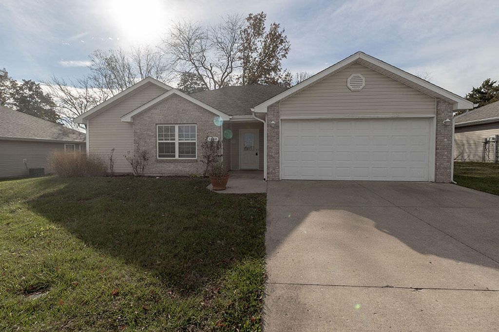 1610 TYPHOON DR, Columbia, MO 65202