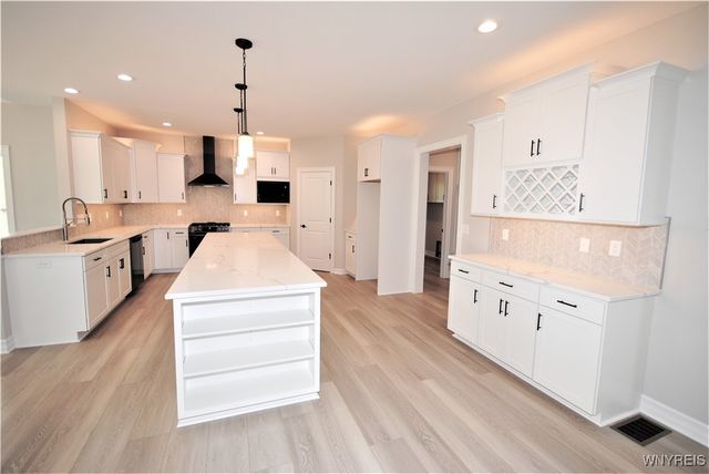 7 Knoche Way, Orchard Park, NY 14127