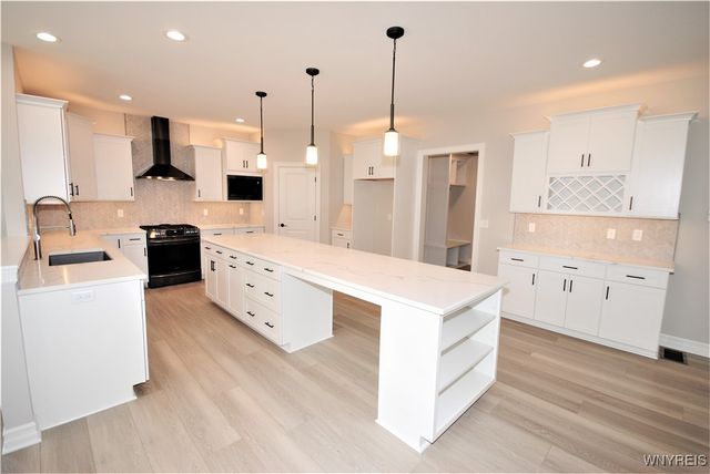 7 Knoche Way, Orchard Park, NY 14127