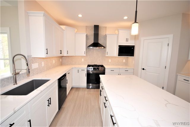 7 Knoche Way, Orchard Park, NY 14127