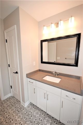 7 Knoche Way, Orchard Park, NY 14127