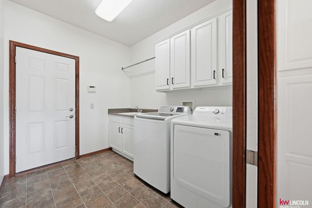 8601 Augusta Drive, Lincoln, NE 68526