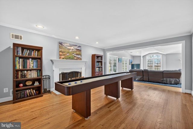 14 FAIRWOOD CT, Rockville, MD 20850