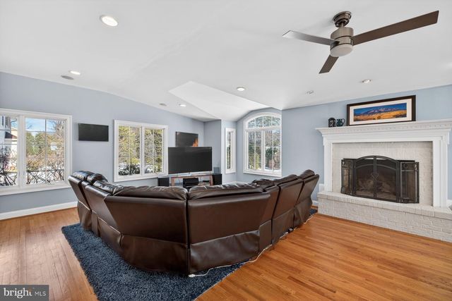 14 FAIRWOOD CT, Rockville, MD 20850