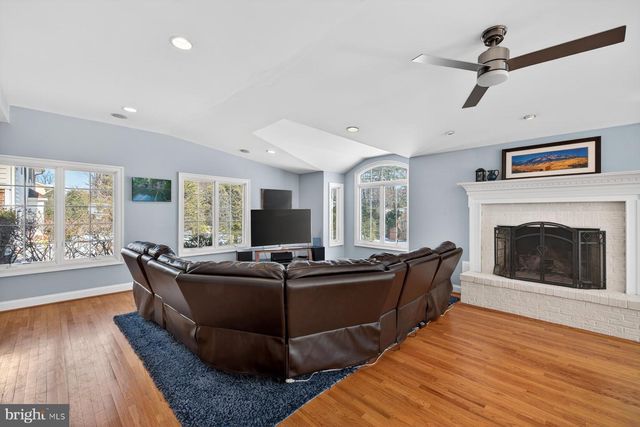 14 FAIRWOOD CT, Rockville, MD 20850