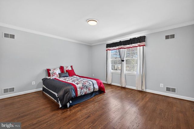 14 FAIRWOOD CT, Rockville, MD 20850