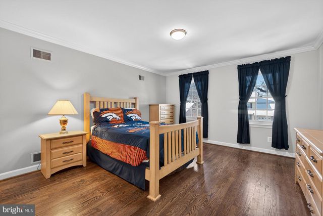 14 FAIRWOOD CT, Rockville, MD 20850