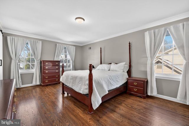 14 FAIRWOOD CT, Rockville, MD 20850