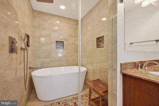 14 FAIRWOOD CT, Rockville, MD 20850