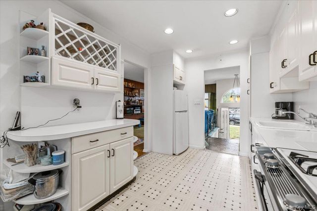 279 N Kentucky Avenue, Massapequa, NY 11758