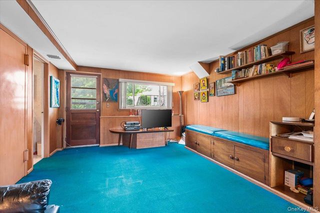 279 N Kentucky Avenue, Massapequa, NY 11758