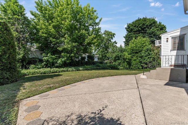 279 N Kentucky Avenue, Massapequa, NY 11758