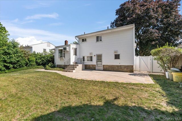 279 N Kentucky Avenue, Massapequa, NY 11758