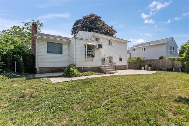 279 N Kentucky Avenue, Massapequa, NY 11758