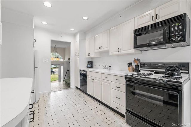 279 N Kentucky Avenue, Massapequa, NY 11758