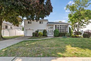 279 N Kentucky Avenue, Massapequa, NY 11758