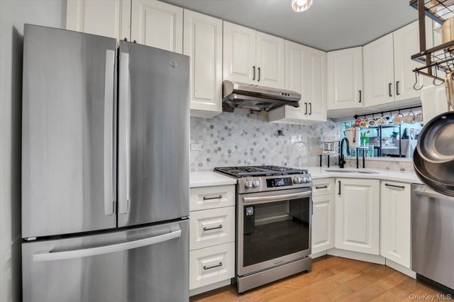 239-48B Oak Park Drive 7B, Douglaston, NY 11362