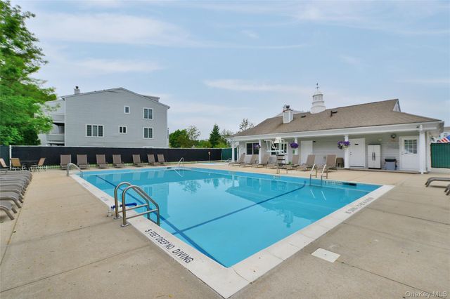 239-48B Oak Park Drive 7B, Douglaston, NY 11362