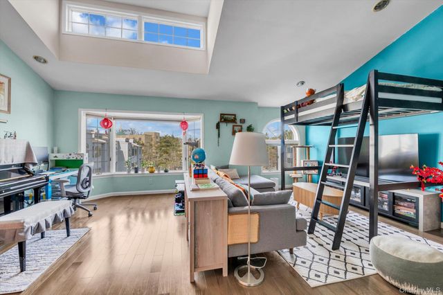 239-48B Oak Park Drive 7B, Douglaston, NY 11362