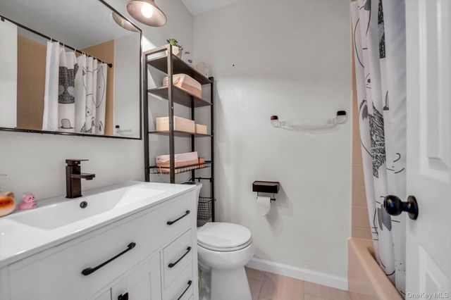 239-48B Oak Park Drive 7B, Douglaston, NY 11362