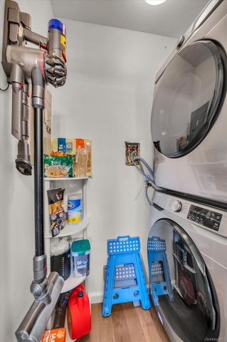 239-48B Oak Park Drive 7B, Douglaston, NY 11362