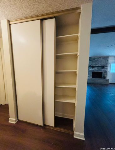 9334 VALLEY RDG, San Antonio, TX 78250