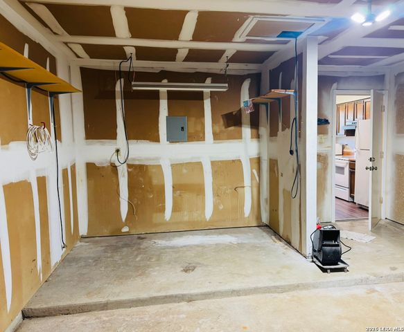 9334 VALLEY RDG, San Antonio, TX 78250