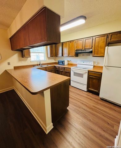 9334 VALLEY RDG, San Antonio, TX 78250