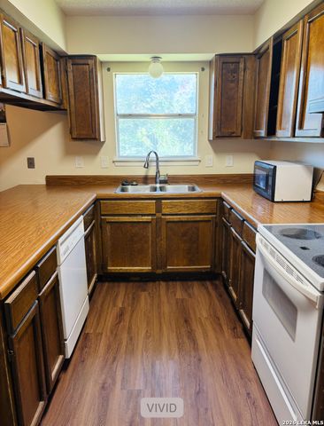 9334 VALLEY RDG, San Antonio, TX 78250