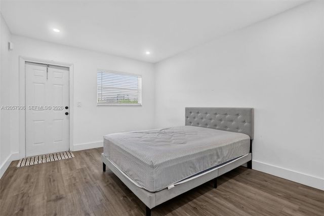 2100 Diana Dr 310, Hallandale Beach, FL 33009