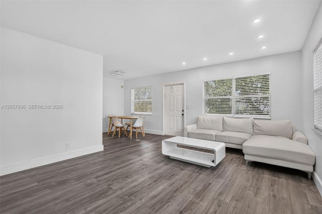 2100 Diana Dr 310, Hallandale Beach, FL 33009