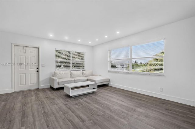 2100 Diana Dr 310, Hallandale Beach, FL 33009
