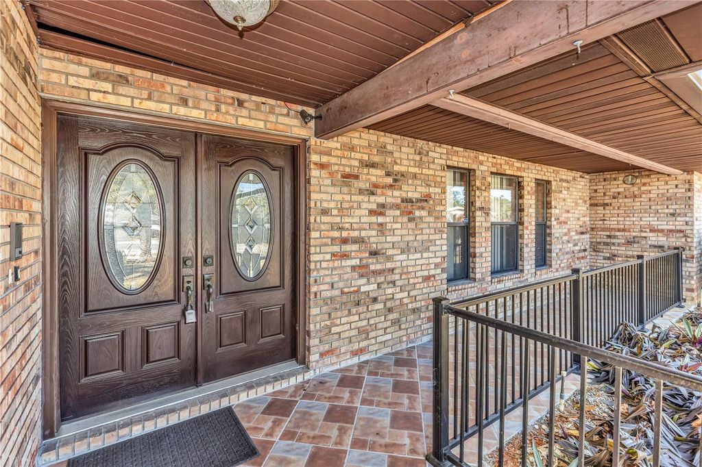 Image 3 of property listing at 1351 BATON DRIVE, Deltona, FL 32725