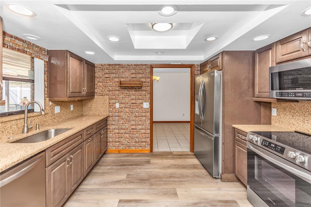 Image 5 of property listing at 1351 BATON DRIVE, Deltona, FL 32725