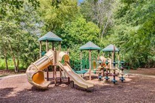 6247 LONGLEAF Drive, Hoschton, GA 30548