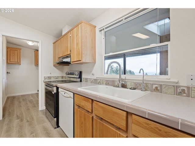 98041 HALLWAY Rd 41, Brookings, OR 97415