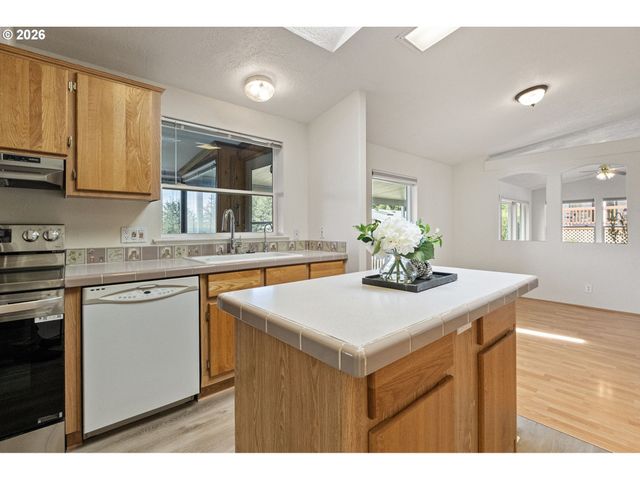 98041 HALLWAY Rd 41, Brookings, OR 97415