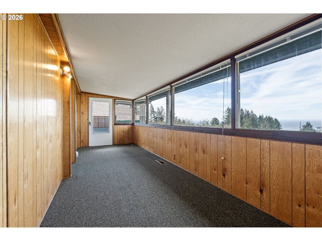 98041 HALLWAY Rd 41, Brookings, OR 97415