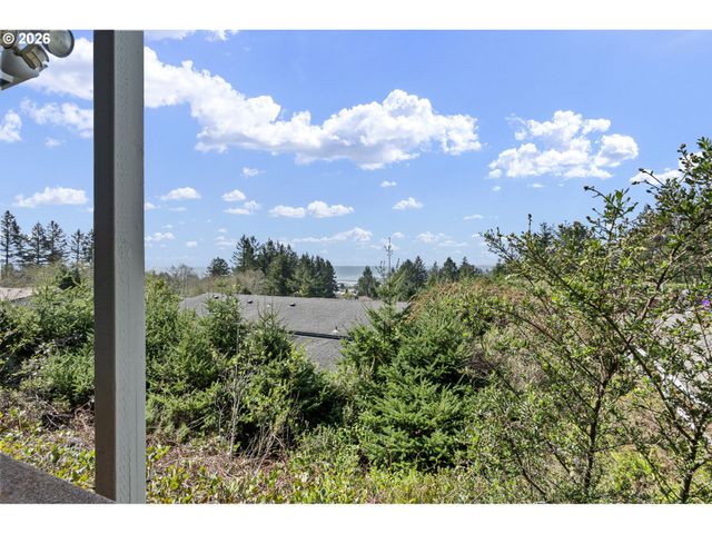 98041 HALLWAY Rd 41, Brookings, OR 97415