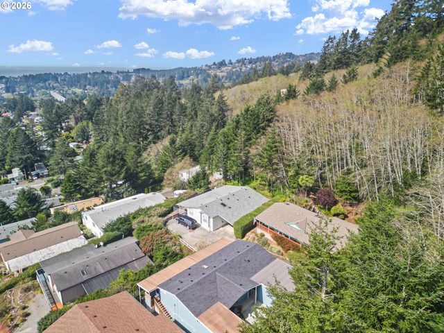 98041 HALLWAY Rd 41, Brookings, OR 97415