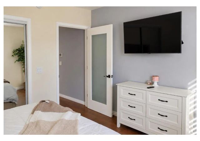 439 W Hillsdale, Inglewood, CA 90302