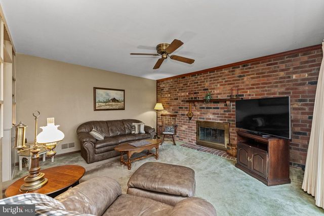 10 GLEN LOCH WAY, Malvern, PA 19355