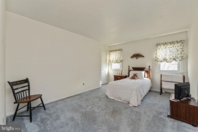 10 GLEN LOCH WAY, Malvern, PA 19355