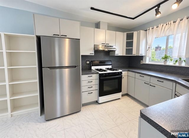 62 Edsall Avenue 2nd fl, Palisades Park, NJ 07650