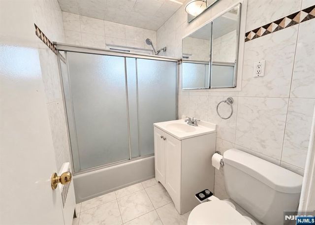 62 Edsall Avenue 2nd fl, Palisades Park, NJ 07650